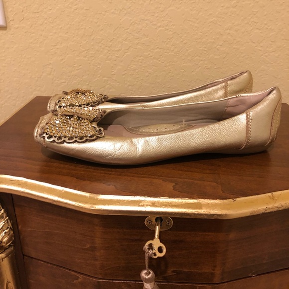 Cute gold sparkly flats - Picture 3 of 7